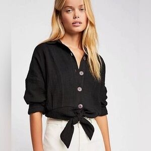 Free People Sun Streaks Tie Front crinkle Top Black Women’s Large Shirt Buttons